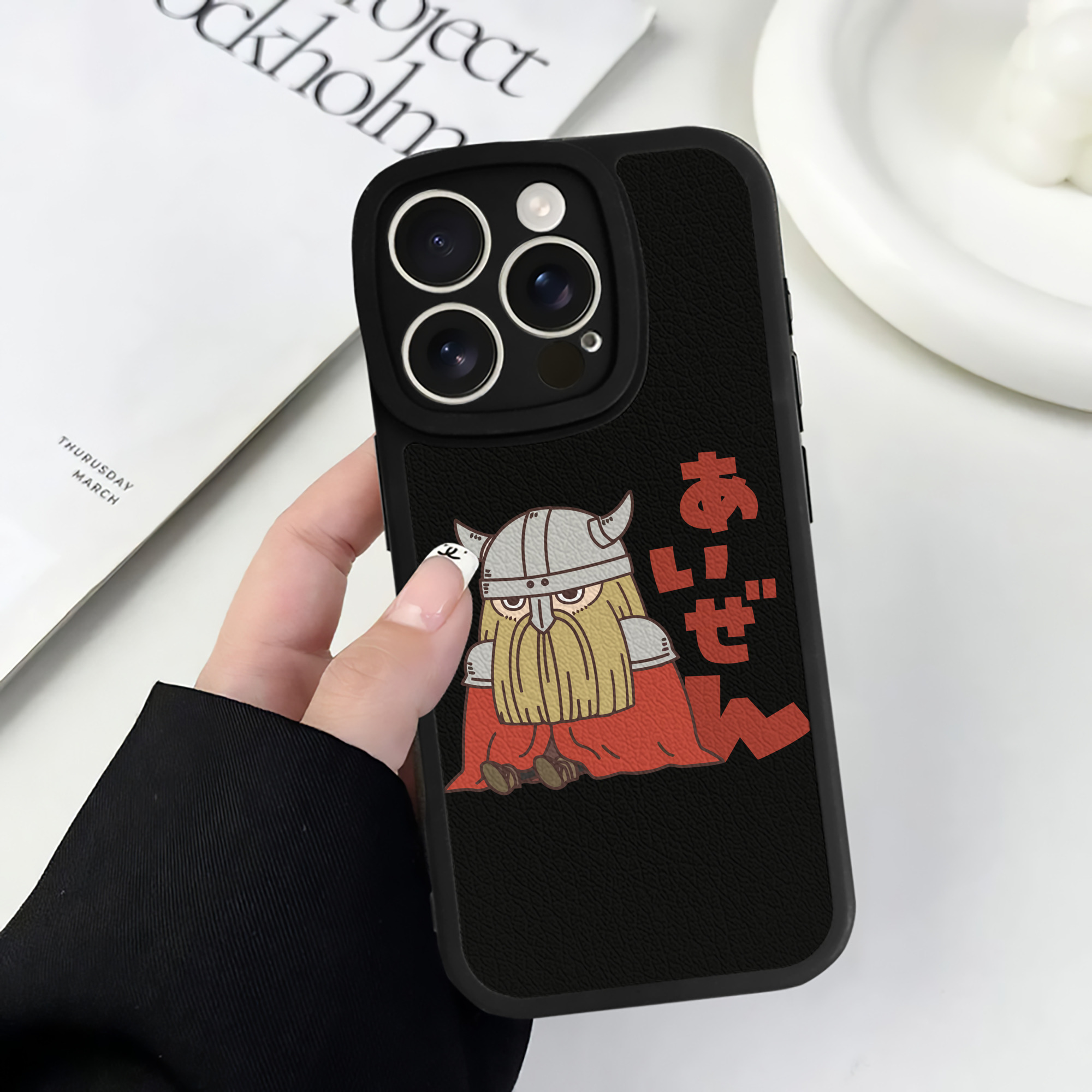（画像用） 葬送のフリーレン Frieren 【iPhone 16シリーズ対応】シリコンスマホケース（レザー調） 材質：シリコン